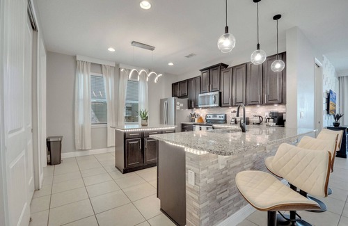 West Kissimmee House | Luxury Oasis: Sleeps 16 Perfect for Large Groups