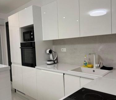 Vranjic Apartment | Luxury Oasis With Private Pool & Parking