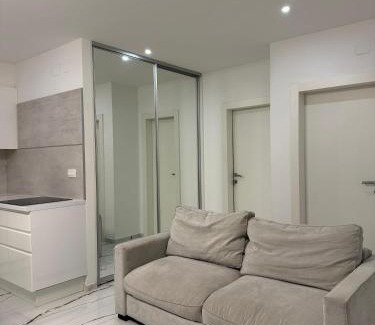 Vranjic Apartment | Luxury Oasis With Private Pool & Parking