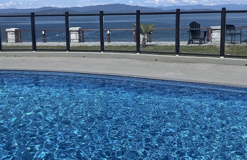 Regional District of Nanaimo House | Luxury ocean front home with a heated pool and hot tub
