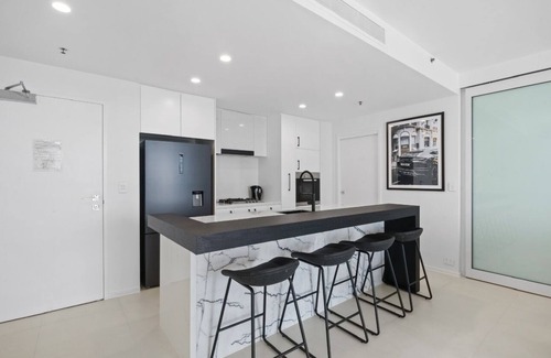 Broadbeach Apartment | Luxury Ocean View Apartment in Broadbeach.