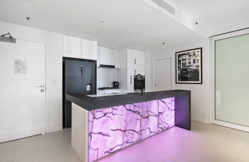Broadbeach Apartment | Luxury Ocean View Apartment in Broadbeach.