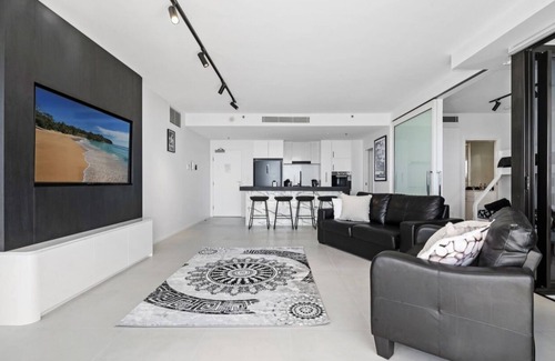 Broadbeach Apartment | Luxury Ocean View Apartment in Broadbeach.