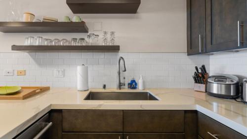 Waikiki House | Luxury Oceanfront High Floor at Waikiki Beach Tower