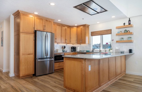 Eddyville Condo | Luxury Oceanfront Retreat – Elegance & Panoramic Views on the Oregon Coast