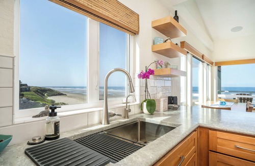 Eddyville Condo | Luxury Oceanfront Retreat – Elegance & Panoramic Views on the Oregon Coast