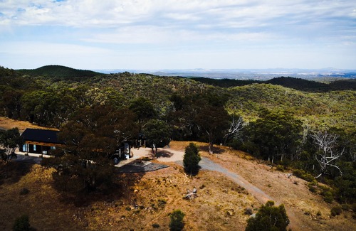 Faraday House | Luxury off grid home on acreage with stunning views