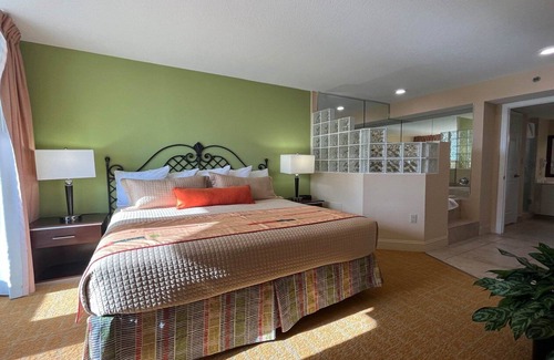 Weston Resort | Luxury one bedroom and one bathroom unit with full amenities