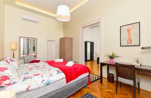 Terezvaros Apartment | Luxury Opera Apartment