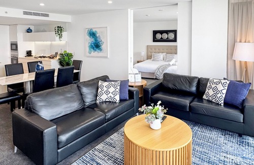 Broadbeach Apartment | Luxury Oracle Stay Ocean Views 2BR Level 11