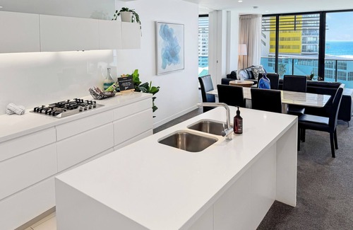 Broadbeach Apartment | Luxury Oracle Stay Ocean Views 2BR Level 11