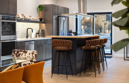 Lawrenceville Apartment | Luxury Overlooking Lawrenceville! Stylish & Serene