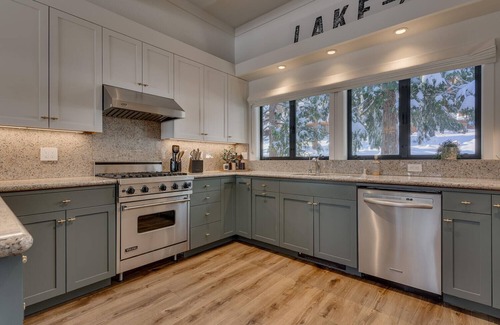 Tahoe Woods Condo | Luxury Panoramic Lakefront - 10 Minutes to Palisades Tahoe &Walk to Town!