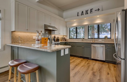 Tahoe Woods Condo | Luxury Panoramic Lakefront - 10 Minutes to Palisades Tahoe &Walk to Town!