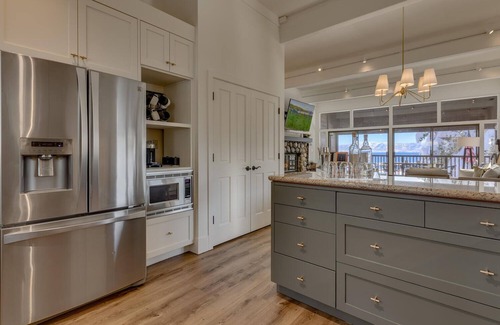 Tahoe Woods Condo | Luxury Panoramic Lakefront - 10 Minutes to Palisades Tahoe &Walk to Town!