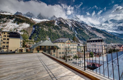 Chamonix City Centre Apartment | Luxury penthouse in central Chamonix with Mont Blanc Views