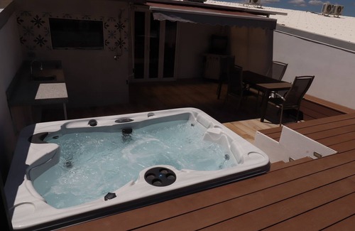 Santa Ana Apartment | Luxury Penthouse with amazing view (Pet-Friendly!)