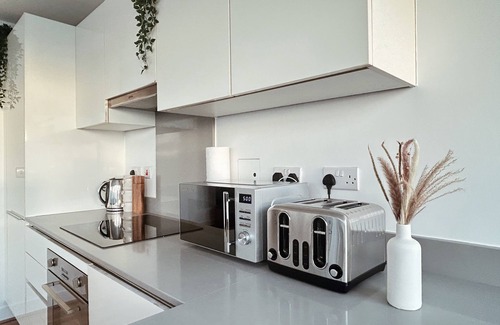 West Harrow Apartment | Luxury Penthouse in Harrow | 2BR | Gym | Games | Lounge | Free Parking