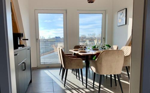 Wilhelmsruh Hotel | Luxury Penthouse Jacuzzi, Pool Table, Bbq & Desks