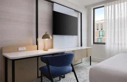 Glencoe Hotel | Luxury Pet-Friendly Room w/Pool Near SMU Campus
