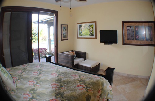 Discovery Harbour House | Luxury, pool, 3 Bed, 2 Bth, call to 150 countries, 500Mbps web, 300 channels