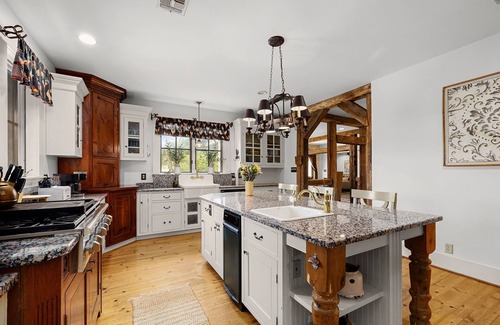 Fredericksburg House | Luxury Pool, Hot Tub, Fire Pit & Scenic Walks