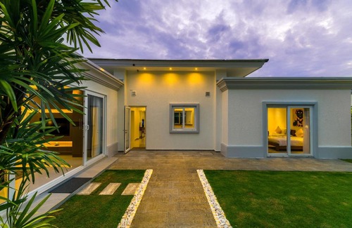 Nong Prue Villa | Luxury Pool Villa 608 4BR 8-10 persons