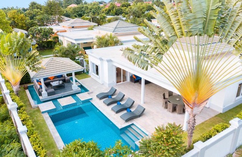 Nong Prue Villa | Luxury Pool Villa 608 4BR 8-10 persons