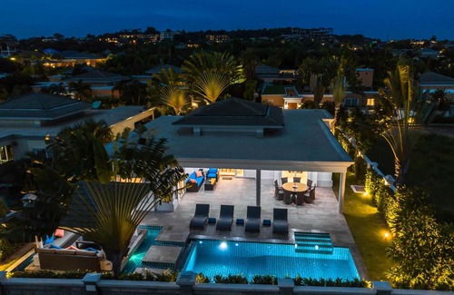 Nong Prue Villa | Luxury Pool Villa 608 4BR 8-10 persons