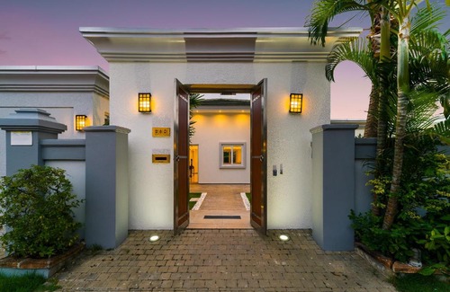 Nong Prue Villa | Luxury Pool Villa 608 4BR 8-10 persons