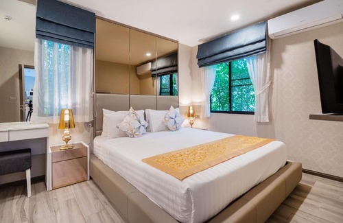 Sa Khu Apartment | Luxury Poolside 1 bedroom Free Netflix at Naiyang