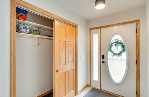 Sun Prairie Apartment | Luxury Prairie Retreat 5 Min from Madison!