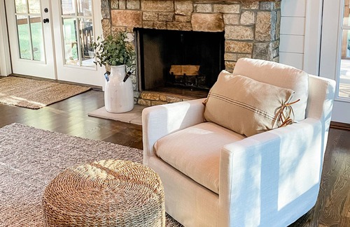 Thompson's Station House | Luxury Private 18 Acre Farmhouse Near Franklin