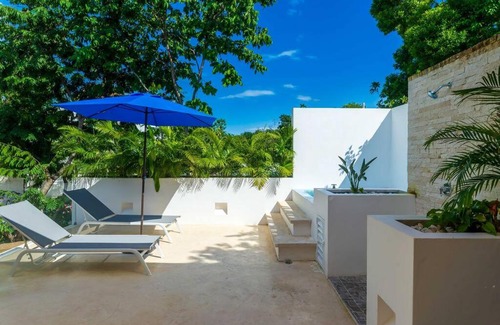 La Veleta Villa | Luxury Private 3BED Villa, Garden, Pool,Security