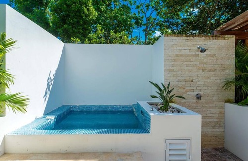 La Veleta Villa | Luxury Private 3BED Villa, Garden, Pool,Security