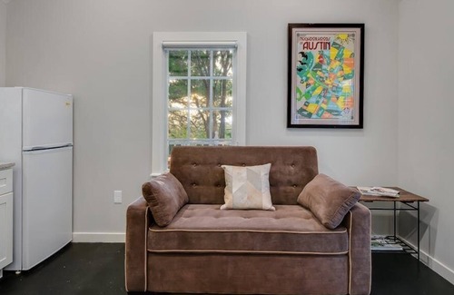 Marble Falls Cabin | Luxury Private Bungalow in Downtown Marble Falls- Walk to Shopping/Restaurants