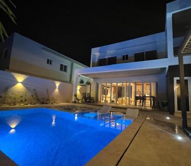 Juan Dolio Villa | Luxury Private Villa At Metro Pool Jacuzzi Wifi Sleeps 10