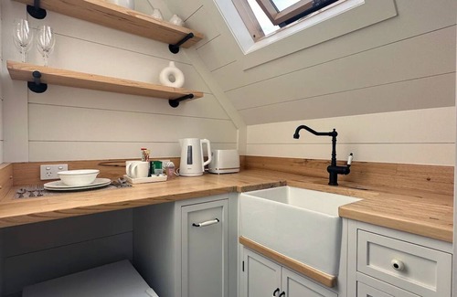Caulfield South Apartment | Luxury refined Victorian secluded quarters for the perfect relaxation.