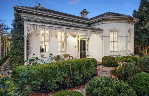 Caulfield South Apartment | Luxury refined Victorian secluded quarters for the perfect relaxation.