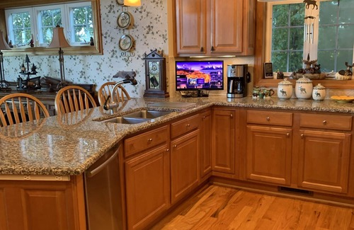 Boone House | Luxury Resort Home in the Yonahlossee Saddle Club, Spectacular Views, Hot Tub
