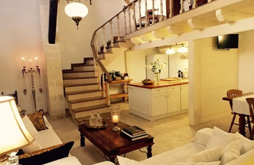 Old Town Villa | Luxury restored Venetian Stone house 3OO M2