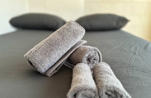 Villeray Apartment | Luxury Retreat 5Beds Only 5min walk to Jarry Metro