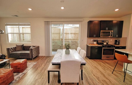 Folsom House | Luxury Retreat on Sunny Gate Lane Awaits Your Arrival - Book Your Stay #41616