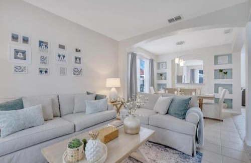 Solana House | Luxury Retreat W Heated Pool Near Disney!