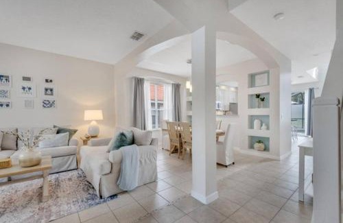 Solana House | Luxury Retreat W Heated Pool Near Disney!