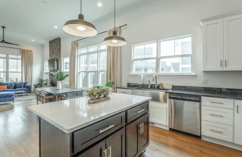 Chattanooga House | Luxury Reunion House Steps Away from Downtown