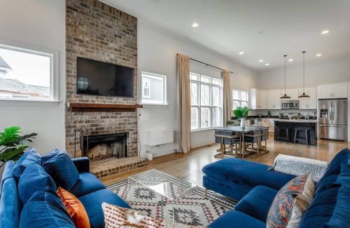 Chattanooga House | Luxury Reunion House Steps Away from Downtown