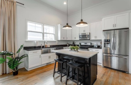 Chattanooga House | Luxury Reunion House Steps Away from Downtown