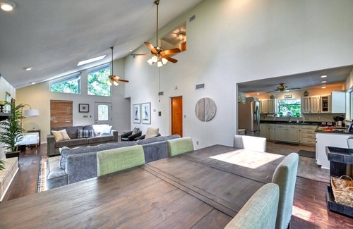 New Braunfels House | Luxury Riverfront Oasis With Boat Dock-grill-firepit!