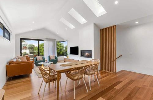 Ocean Grove House | Luxury Riverside Escape with Fire Pit Pizza Oven River Views